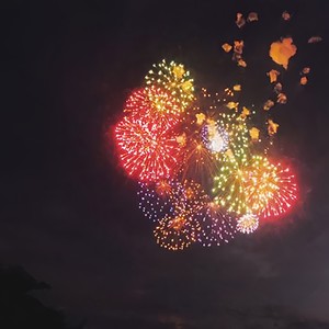 羽肿 - 花火が瞬く夜に